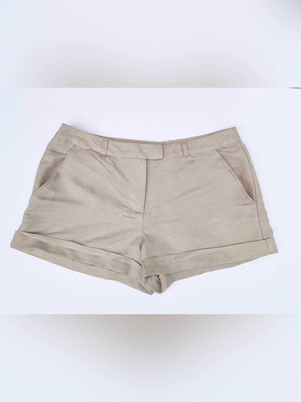 Retired Y2K Love21 Beige Textured Shorts Mid Rise Cuffed Hem Dressy Casual Chic - Picture 2 of 4